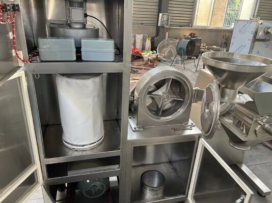 Weed Herb Industrial Pulverizer Grinder Machine Large Output Salt 800kg / H SUS304